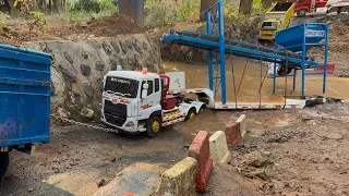 Truk trailer quester KETENGGAK di Tanjakan saat muat KONFAYER‼️evakuasi #rctruk 