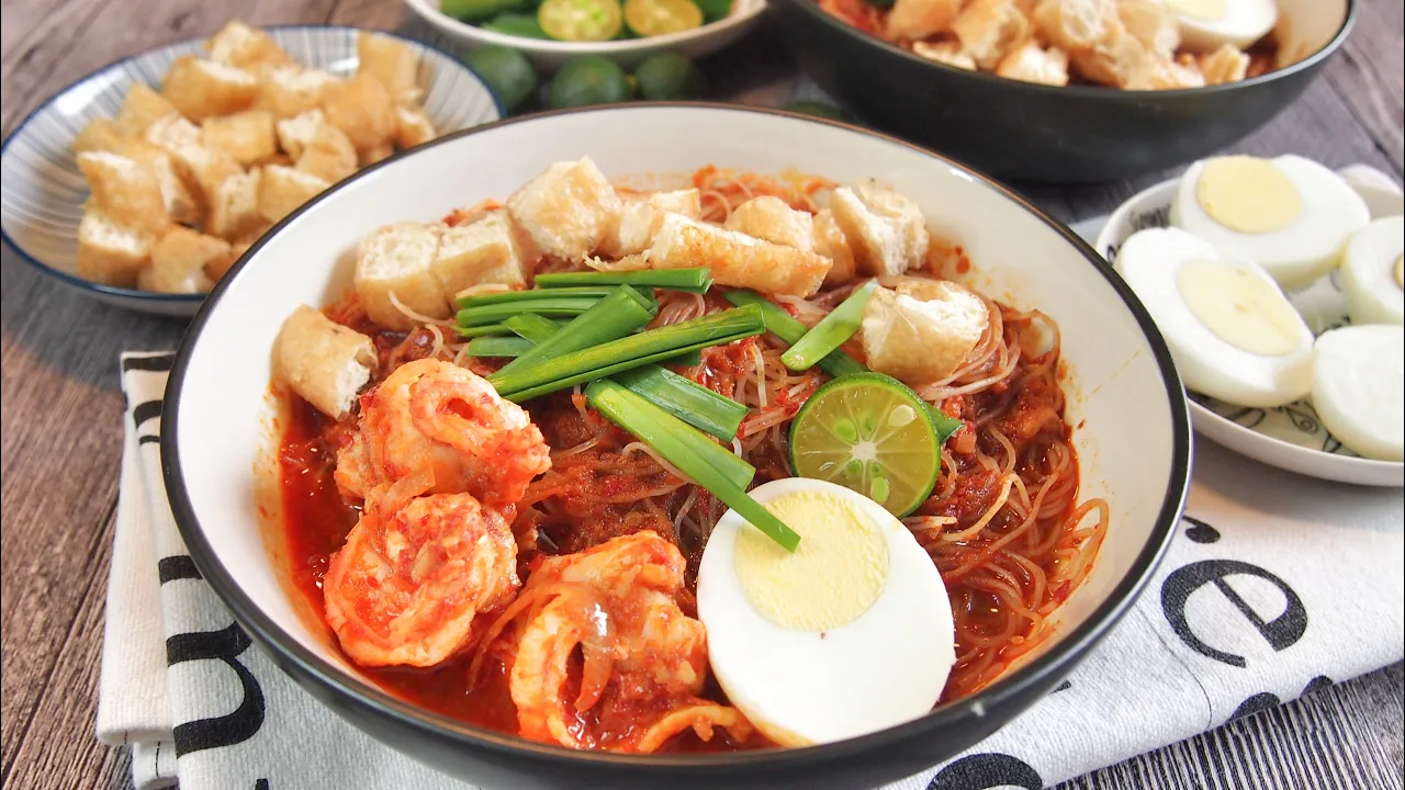 SUPER EASY Singapore Mee Siam  Malay Noodles  Bee Hoon Recipe  Singapore Street Food