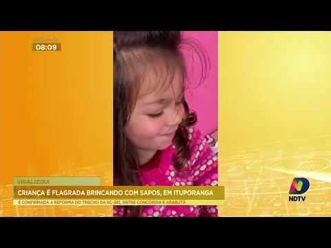 Menina de 2 anos é flagrada brincando com sapos em Ituporanga