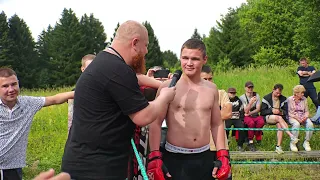 Боксерчик против Длинного хулигана !!