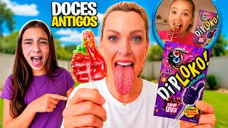 😱🍭 COMEMOS OS DOCES DA INFÂNCIA DA MINHA MÃE! 👀🍬 (MUITO ESTRANHOS!)