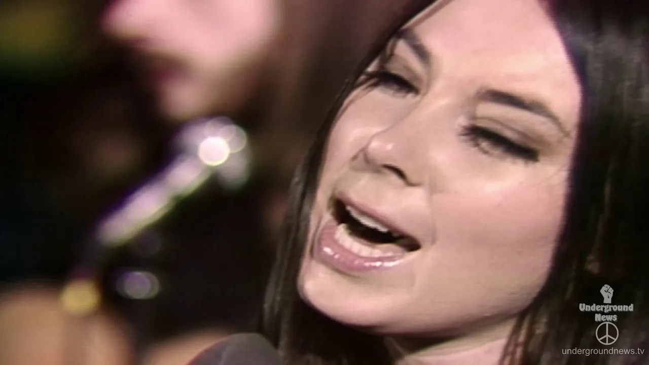 John Prine's "Angel From Montgomery" Performed by Bonnie Koloc with Chuck Collins 1972