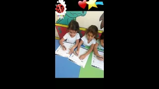 احنا الاطفال الحلوين في صف الروضه علي المحبة مجتمعين وما بنعمل فوضي اغنية اكثر من رائعه 