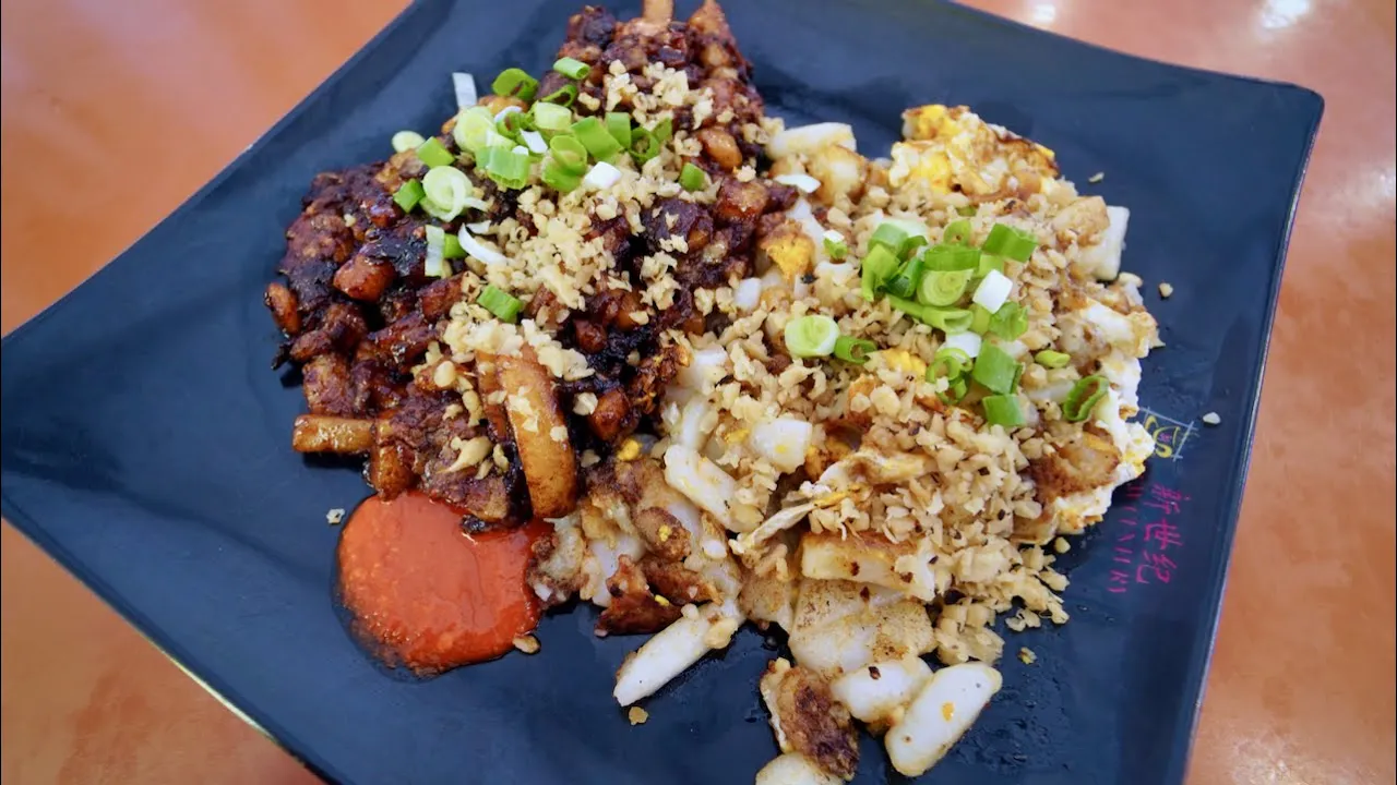 This CARROT CAKE () is fried in pork lard! (Siglap, Singapore street food)