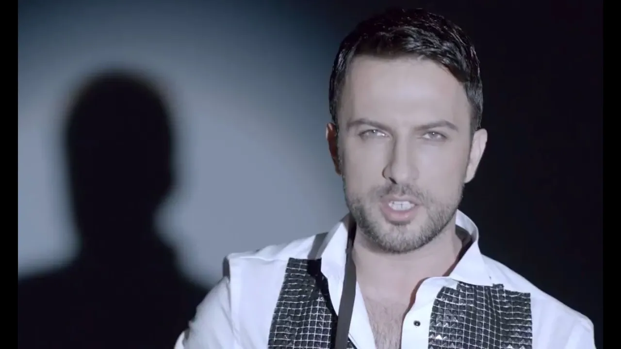 TARKAN feat. OZAN ÇOLAKOĞLU - Aşk Gitti Bizden (Official Video + Lyrics)