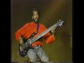 Download Lagu Nathan East - Contemporary electric bass lesson
