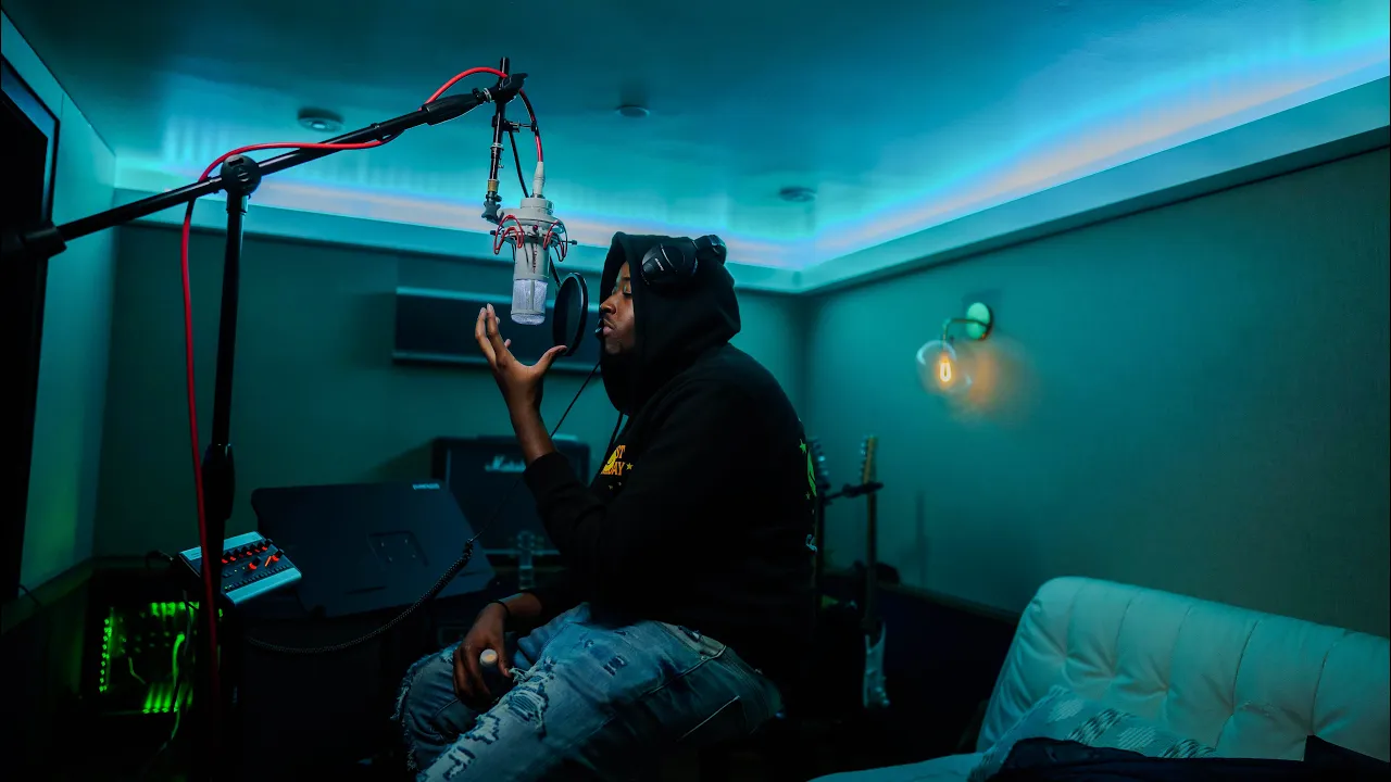 Thy Reggie-Aura Freestyle (Went Legit remix) Thy Reggie-Aura Freestyle (Went Legit remix)