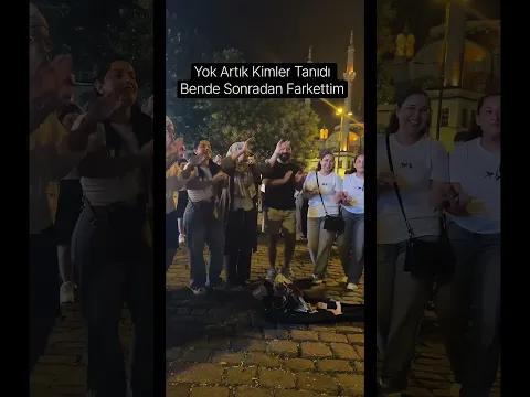 Sokakta Şarkı Söylerken Bakın Kimler Geldi