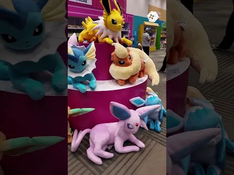 Life-sized Eeveelutions at Pokémon Worlds #Pokemon #PokemonWorlds #Eevee