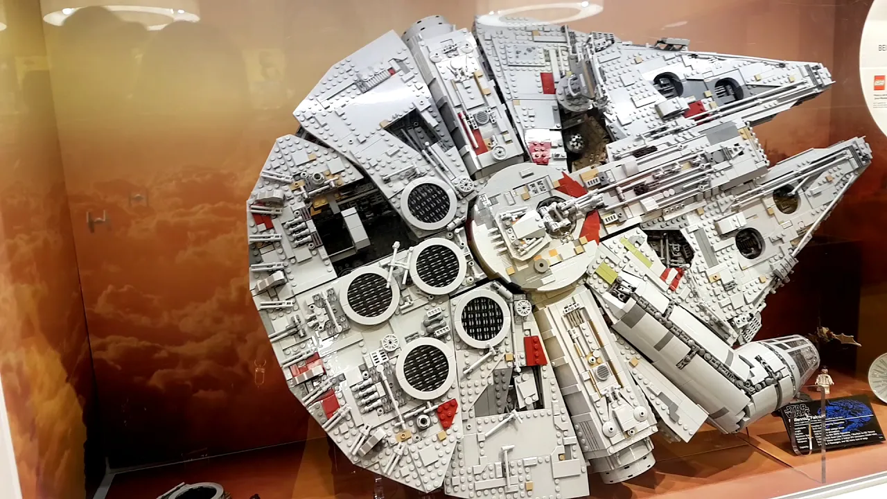 World’s Largest Millennium Falcon built at LEGOLAND Malaysia Resort- LEGO Star Wars