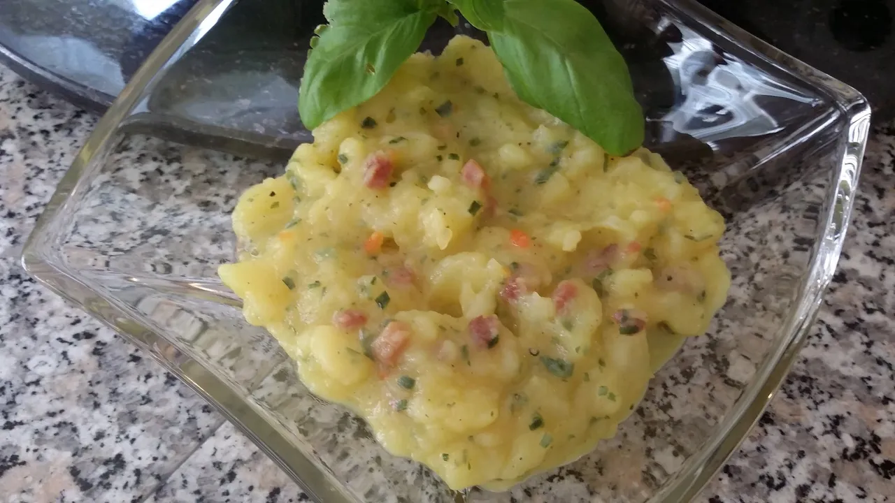 Kartoffelsalat-Schwäbischer Kartoffelsalat auf schwäbisch mit Untertitel. 