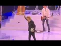 Lagu Rod Stewart Explodes on Stage After Fan Disrupts His Concert