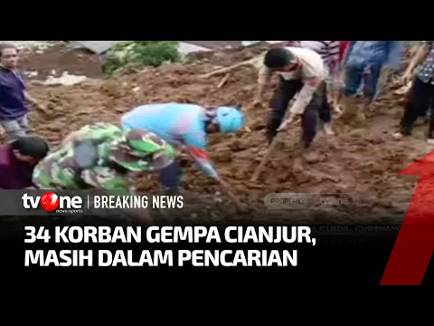 Temukan Sandal, Tim Evakuasi Gali Tumpukan Puing & Tanah Longsor