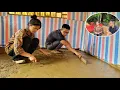 Download Lagu A happy day. The kind uncle and the orphan girl Tieu Bong renovate the floor together.