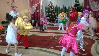 Танок чупа чупсів з цукерками 