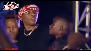 wizkid apologize to his baby mamas at made in lagos concert and gift two young rappers 5m
