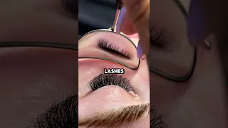 لقد وفرت ثمن رموشها البالغ     دولار   دندنها