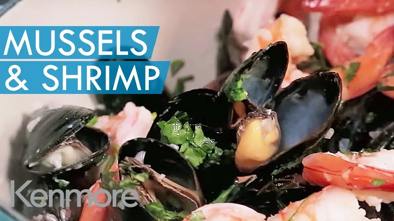 For this spicy mussels sauce you'll need... 2-3 lbs mussels 2 tablespoon olive oil 2 cloves garlic 3. 