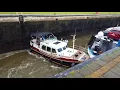 Download Lagu Onervaren  een sluis binnen varen