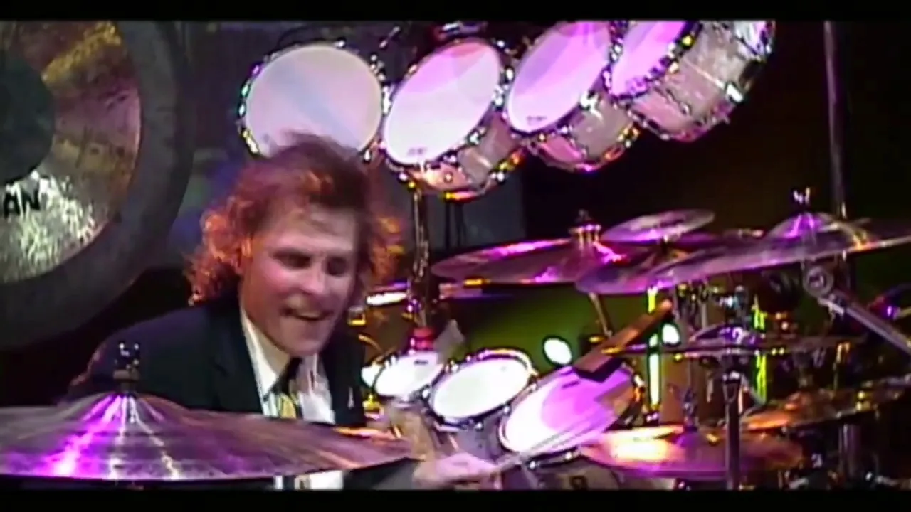 Yanni - standing in motion Yanni - standing in motion