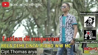 Download Cover Rela demi cinta-Voc Ridho woyo woyo mc/Cipt.Thomas arya-Suasana latian Di emperan MP3