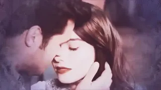 شلال نجوم ع نهر غيوم    ع ورق الورد دندنها