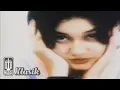 Download Lagu Nike Ardilla - Deru-debu (Official Karaoke Video)