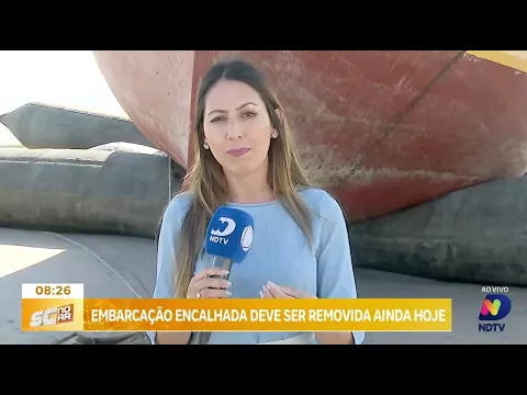 Remoção de barco encalhado em Navegantes: trabalhos iniciaram, mas dificuldades persistem com a maré