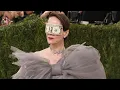 Met Gala 2026 Sarah Paulson BLINDFOLDS Herself With Money
