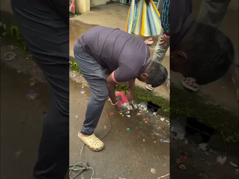 நாய்க்குட்டியை காப்பாற்றும் ஊர்காரர்கள் #shorts #humanity #kindness #respect