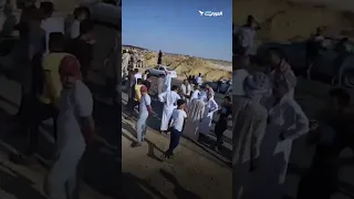 المهجرون من مدينة رفح يتجمعون على أطرافها للمطالبة بالعودة إليها 