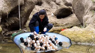 A beautiful woman picked up a bunch of river clams and discovered many pearls.