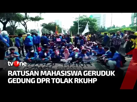 Ratusan Mahasiswa Unjuk Rasa Tolak RKUHP di Depan Gedung DPR