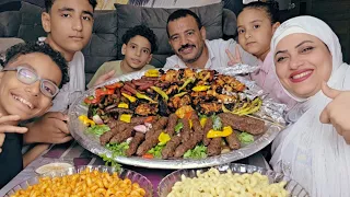 احمد النهارده ظبط الدنيا على الاخر اتحديني على اكبر صينيه مشويات فراخ وكفته وسجق وسوسيس شيش طاووق 