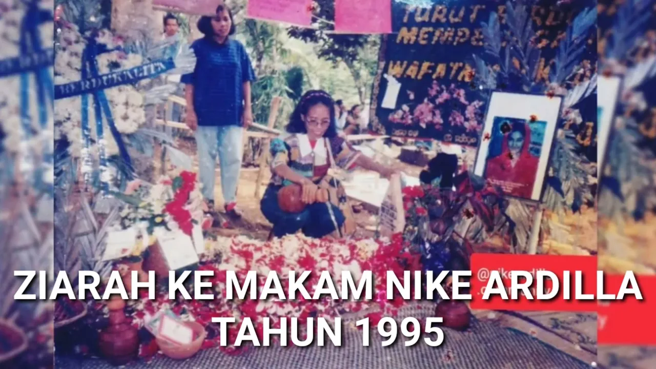 ZIARAH KE MAKAM NIKE ARDILLA TAHUN 1995