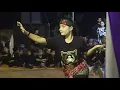 Download Lagu Pesonanya Mengeluarkan Jurus Silat Menarik Penonton