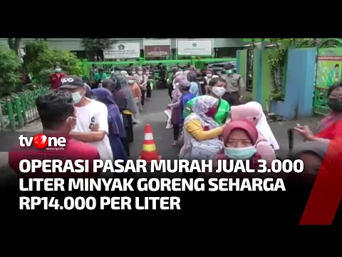 Ribuan Warga Johar Baru Antre Minyak Goreng Murah