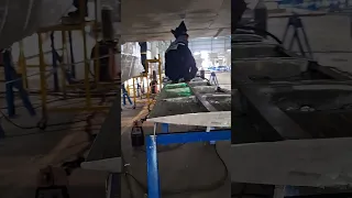 Daggerboard precision with laser level #aluminiumfabrication #welding #performanceboats #boatbuild