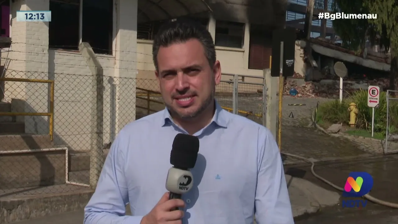 Incêndio em fábrica: estrutura do prédio pode entrar em colapso a qualquer momento