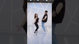 رقص ياش وتشيكي أبطال مسلسل عاشق أنا  رقص ياش وتشيكي أبطال مسلسل عاشق أنا