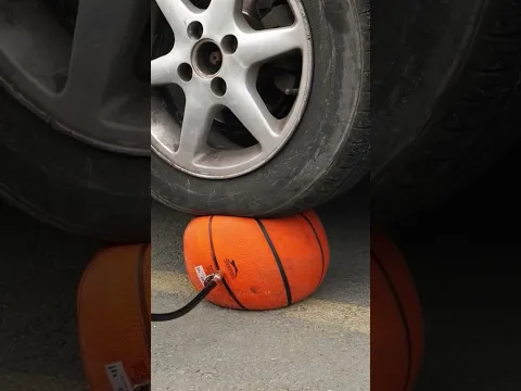 كرة سلة واحدة… والنتيجة غير متوقعة! 🏀😂🚗