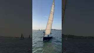 Is our bow guy drinking beer on the job?! #ourladydefiant #yachtracing #cruisinglife #liveaboard