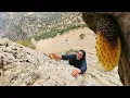 Download Lagu 🍯🪨 Searching for the Rarest Honey in the Cliff | Nomadic Woman for Her Children 🏞️👩‍👧‍👦