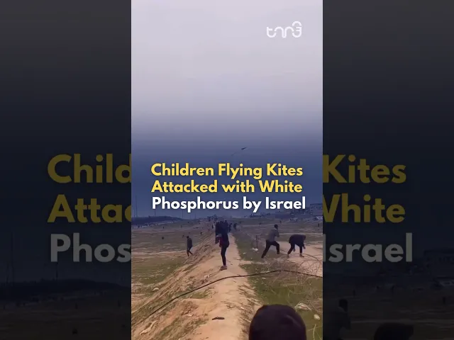 ⁣Palestinians flying kites, face attacks of artillery shells with white phosphorus fired by Israel.