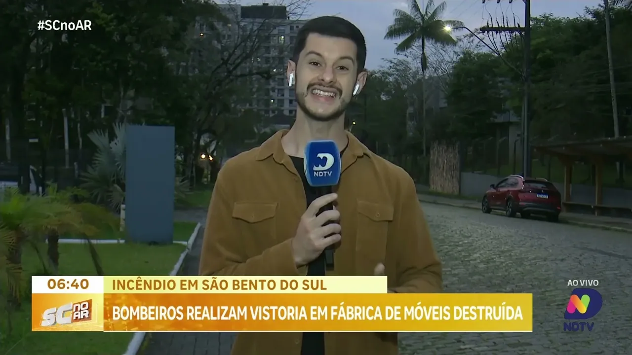 Incêndio em São Bento do Sul: bombeiros fazem vistorias em fábrica de móveis destruída