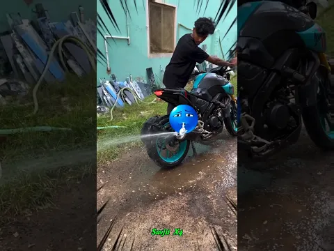 MT15 bike rider