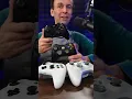 Download Lagu The differences between an Xbox 360 and Xbox One controller #comedy #gaming #xbox