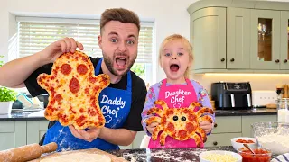 We made Halloween Spooky Pizzas (Daddy & Daughter)