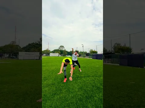 El árbitro que estorba las jugadas 😂⚽️