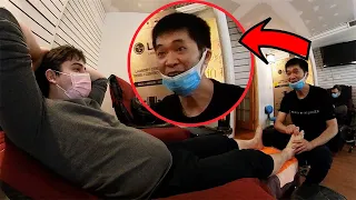 White Guy Overhears Massage Gossip Replies in Flawless Mandarin